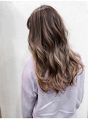 圧倒的な人気を誇る!他と差をつけるにはバレイヤージュ!