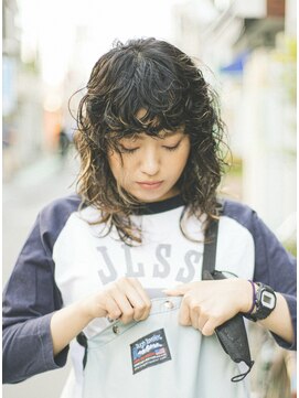 ベンジー 代々木上原店(benji) ウルフカット×スパイラルパーマ×前髪あり 代々木上原