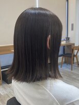 アトリエコア(Atelier Coa)&nbsp;顔周りレイヤーカットくびれヘアミルクティーベージュカラー