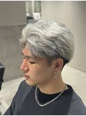 毛流れアップバングフェザーカットホワイトシルバー