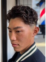 バーバー ミキ 塚本(BARBER MIKI)&nbsp;爽やかで男らしいウェーブ スタイル　テーパーフェード