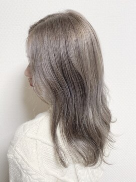 シーン(SCENE) ミルクティーグレー/ダブルカラー/ブリーチカラー/セミロング