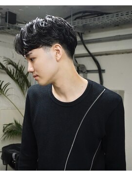 ノラ シブヤ(NORA) テーパーフェードフリンジカットラルフカールスペインカール