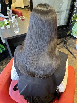 ヨンセンチメートルヒロサカ(4cm HIROSAKA) 髪質育成縮毛矯正