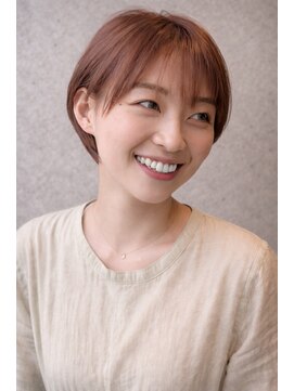 テラ(terra) 大人可愛いひし形ショート|小顔見せ×耳かけショートボブ