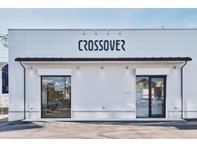クロスオーバー(Cross Over)の雰囲気(右側の扉が入り口となっております。)