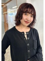 コエ(koe')&nbsp;ワンカラーでつくる暖色カラーとゆるパーマスタイル