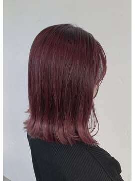 ピチカート(pizzicato) ミディアムボブ　ワインレッドカラー