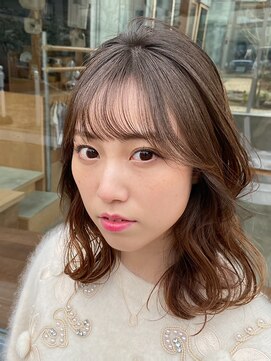 ティア(Tia.) (韓国風/くびれヘア/ミディアムヘア/前髪/サイドバング/小顔)