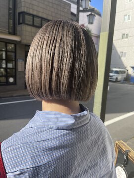 アミュレ(Amule) エンドカラーシルバーブラックコンパクトボブ梅ヶ丘下北沢