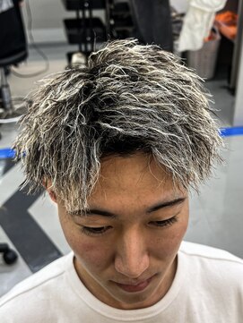 ダズルヘアラッシュ(DAZZLE hair RUSH) 大人気のホワイトメッシュ×束感ツイストパーマ!