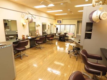 稲月美容室の写真/忙しいママさんもリラックスできる上質空間♪細部までこだわった接客で日頃の疲れを癒す時間を過ごせます◎