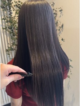 サロンドフィール(Salon de feel)の写真/ブリーチ毛やハイダメージでも施術可能！諦めていた癖毛も酸性ストレートでまとまる艶髪へ。
