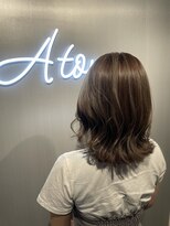 アトム(ATOM)&nbsp;外ハネミディアムボブ　ハイライトブレンド