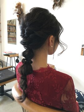 チルハウス(Chill-hus) 愛されガーリーゆるふわ編み下ろしフィッシュボーン◆暗髪小顔