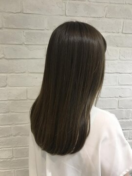 コム(com by neolive) マットアッシュで赤味０カラー☆