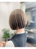 女性らしいシルエットが美しいショートボブ