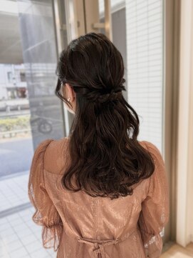 アヴェイル ヒロオ(a'vail Hiroo) 大人綺麗めなハーフアップアレンジ