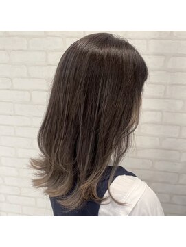 ビスイル 秋葉原店(Vis ill) 20代30代透明感暗髪アッシュブルーグレージュ