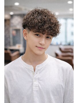 リリー シンジュク(Lilly) 【Lilly新宿】＃スペインカール＃外国人風パーマ＃刈り上げ