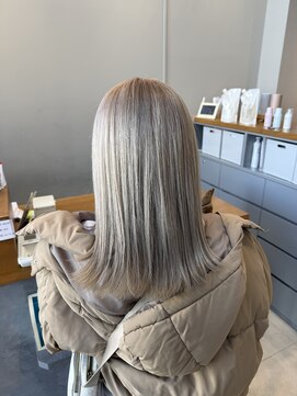 エマピボット 中川本店(EMA PIVOT) ホワイトベージュ♪