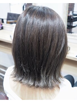ヘアアンドメイク アクシス(AXIS) 切りっぱなしボブ×グレージュ