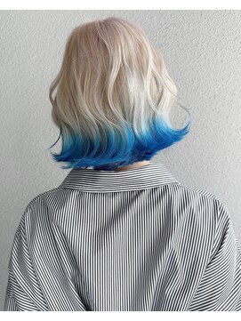 ブロンド 町田(BLONDE) ツートーンカラー_ホワイトカラー_毛先ブルー_エンドカラー