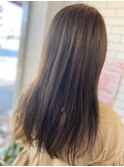 オリーブベージュ