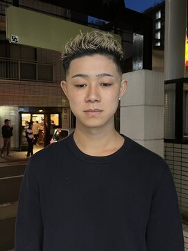 ジャド(JUDD) 金髪スキンフェードショート