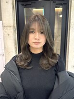 ナギ(nagi)&nbsp;おしゃれミディアムレイヤー