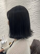 アマレット(Amaretto) 【ブルーブラック×外はねボブ】