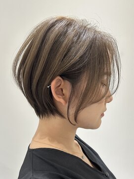 スティロ(stylo) レイヤーカットハイライトショートヘアイルミナカラーオージュア