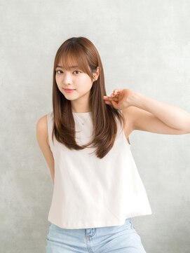 トッカ ヘアアンドトリートメント 難波店 ストレートレイヤースタイル