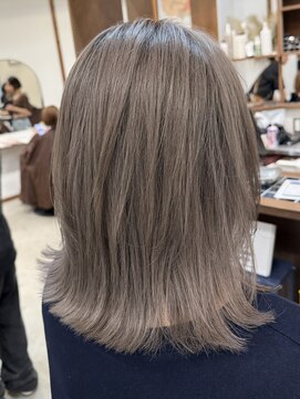 ルイ(ROUIS produced by LUCK 津田沼) ROUIS 津田沼 グレージュ 白髪ぼかし ブリーチ