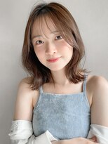 美髪アプリコットオレンジミディアムレイヤーくびれヘアa