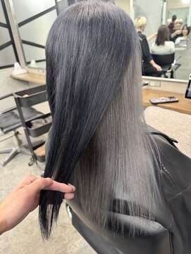 ジーナ 池袋(Zina) #ブルーブラックとシルバーアッシュのインナーカラー