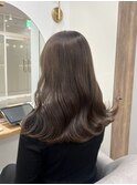 オリーブベージュ