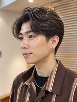 オアシスアヴェダ ザ・ペニンシュラ東京(OASIS AVEDA)&nbsp;メンズセンターパート・毛流れパーマ・刈り上げ・ビジネスマン