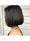 ナチュラルな前下がりボブ×ネイビー