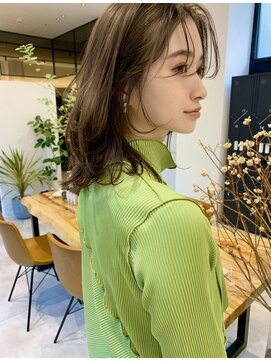 ビューシンサイバシ(VIEW SHINSAIBASHI) オリーブグレージュレイヤーカット顏周りカット20代30代