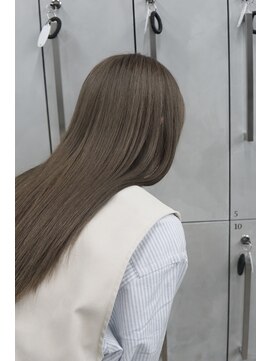 ネイヴィル 銀座(navile) 艶のあるストレートとくすみ色