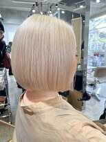 サンク 原宿 表参道(cinq)&nbsp;ヘーゼルベージュハイトーンボブ顔まわりレイヤーワイドバング