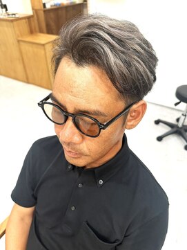 センターパート、シルバーメッシュ