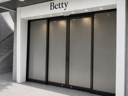 ベティバイシェーン(Betty by schon)の写真