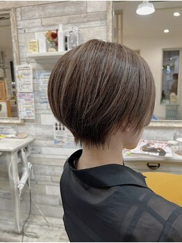 フゥカ 売市店(fuka)の写真/グレイカラーでも明るい色味とツヤで、上品な色味を演出♪髪に優しい薬剤でダメージレスに◎