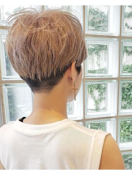 アロー(arrow) 刈り上げショート×ホワイトベージュ【moemi】