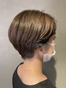 ベジータ(VEGETA) 襟足ギリギリのひしがたショートボブ