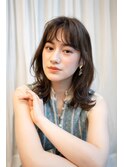 イメチェンで大人女子力UP♪毛先カールのくびれエアリーミディ