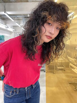 キヴィ(kivi) もふもふパーマ+ハイライト