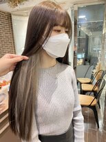 ヘアーアンドメイク ビス(HAIR&MAKE bis) インナーホワイトベージュ × オリーブ 【戸田雅子】